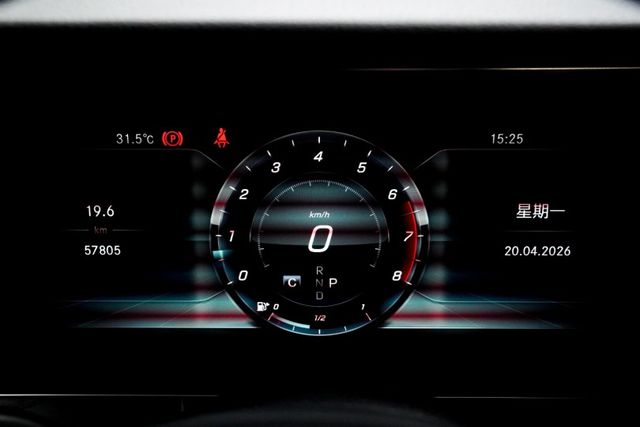 總代理E250｜全車原鈑件｜超低里程5萬KM｜車道偏移｜氣氛燈｜車道偏移｜CARPLAY｜電尾門｜摸門解鎖  第9張相片