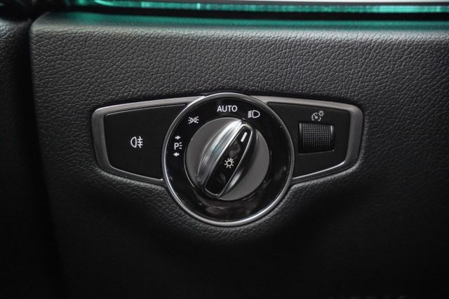 總代理E250｜全車原鈑件｜超低里程5萬KM｜車道偏移｜氣氛燈｜車道偏移｜CARPLAY｜電尾門｜摸門解鎖  第16張相片