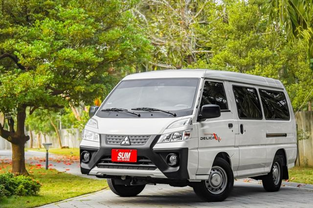 超低里程僅跑5萬KM｜自排廂型車｜8人座3排座椅｜盲點偵測｜全車原鈑件｜載人載貨一台搞定｜  第5張相片