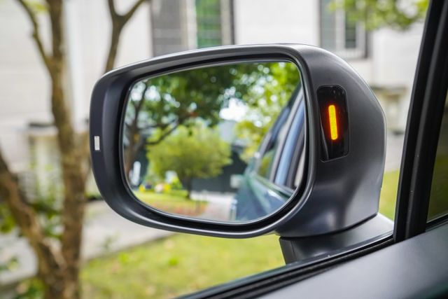 一手公務員用車｜全車原鈑件｜Eyesight主動安全系統｜環景｜雙前電動座椅｜全速域ACC｜盲點｜CARPLAY  第20張相片