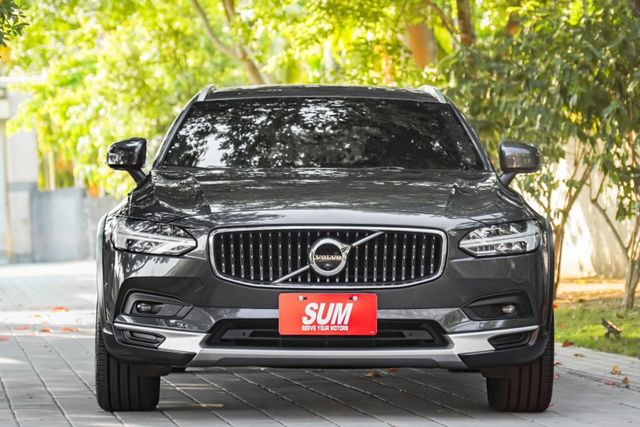 全車原鈑件｜一手車｜小改款GOOLE車機｜新車價近300萬｜選配20萬M PLUS套件｜HK音響｜雙前通風電熱椅｜抬顯  第2張相片