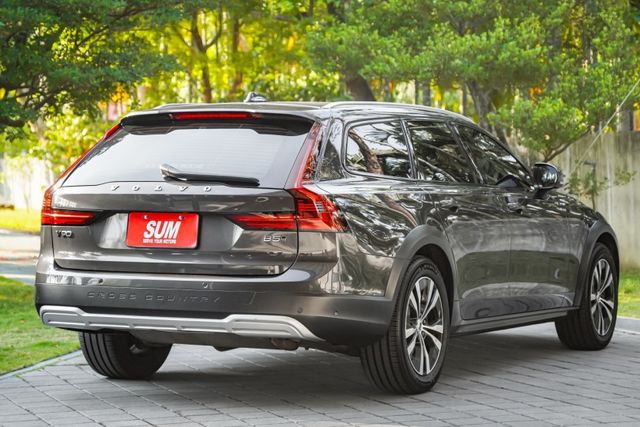 全車原鈑件｜一手車｜小改款GOOLE車機｜新車價近300萬｜選配20萬M PLUS套件｜HK音響｜雙前通風電熱椅｜抬顯  第4張相片