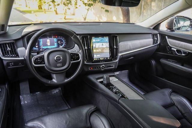 全車原鈑件｜一手車｜小改款GOOLE車機｜新車價近300萬｜選配20萬M PLUS套件｜HK音響｜雙前通風電熱椅｜抬顯  第7張相片