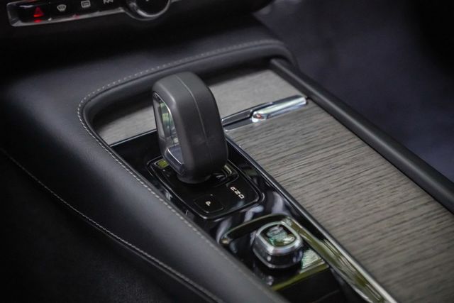 全車原鈑件｜一手車｜小改款GOOLE車機｜新車價近300萬｜選配20萬M PLUS套件｜HK音響｜雙前通風電熱椅｜抬顯  第12張相片