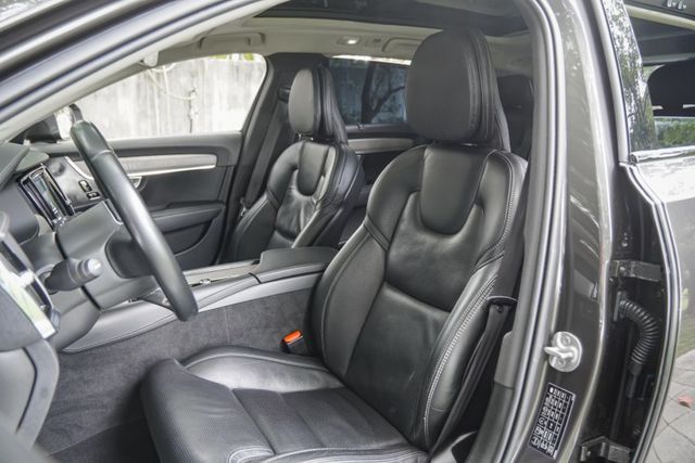 全車原鈑件｜一手車｜小改款GOOLE車機｜新車價近300萬｜選配20萬M PLUS套件｜HK音響｜雙前通風電熱椅｜抬顯  第14張相片