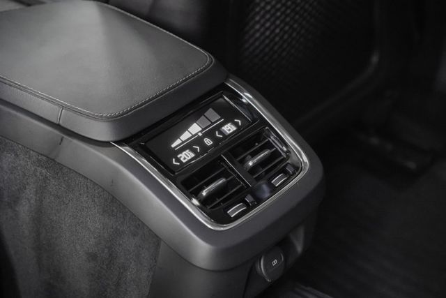 全車原鈑件｜一手車｜小改款GOOLE車機｜新車價近300萬｜選配20萬M PLUS套件｜HK音響｜雙前通風電熱椅｜抬顯  第16張相片