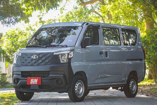 一手車｜全新改款｜5人座廂型車｜低里程保證｜原廠四年原廠保固中｜認證車｜雙安全氣囊｜LED頭燈｜水泥灰  第1張相片