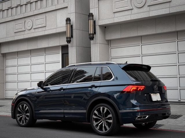 矩陣式頭燈/自動轉向頭燈/三幅式觸控方向盤/10.25吋全邏輯液晶儀表板/多媒體鏡面觸控主機/ACC跟車/AEB自動煞停  第3張相片