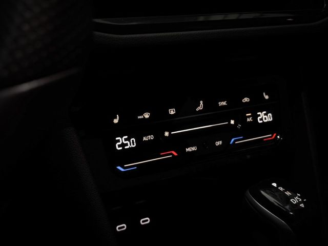 矩陣式頭燈/自動轉向頭燈/三幅式觸控方向盤/10.25吋全邏輯液晶儀表板/多媒體鏡面觸控主機/ACC跟車/AEB自動煞停  第12張相片