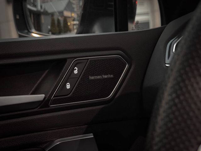 矩陣式頭燈/自動轉向頭燈/三幅式觸控方向盤/10.25吋全邏輯液晶儀表板/多媒體鏡面觸控主機/ACC跟車/AEB自動煞停  第14張相片