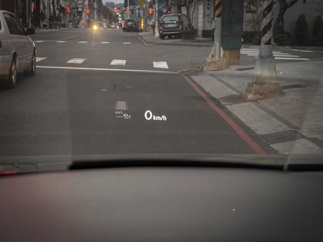 矩陣式頭燈/自動轉向頭燈/三幅式觸控方向盤/10.25吋全邏輯液晶儀表板/多媒體鏡面觸控主機/ACC跟車/AEB自動煞停  第15張相片