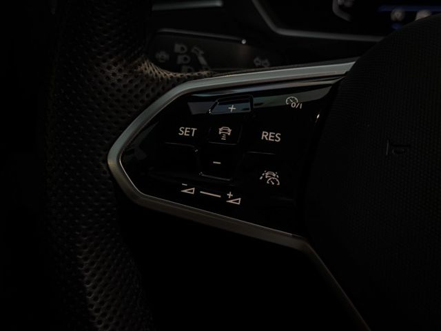 矩陣式頭燈/自動轉向頭燈/三幅式觸控方向盤/10.25吋全邏輯液晶儀表板/多媒體鏡面觸控主機/ACC跟車/AEB自動煞停  第17張相片