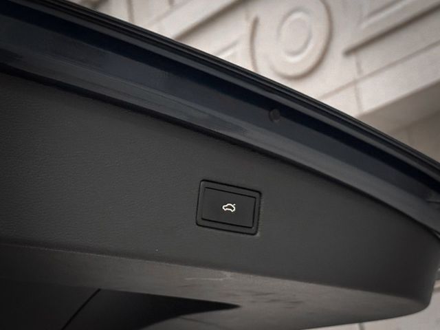 矩陣式頭燈/自動轉向頭燈/三幅式觸控方向盤/10.25吋全邏輯液晶儀表板/多媒體鏡面觸控主機/ACC跟車/AEB自動煞停  第18張相片