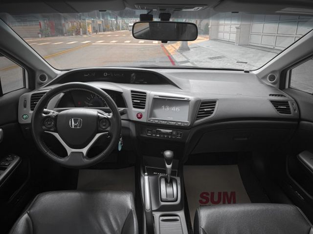 倒車顯影/倒車雷達/電動天窗/駕駛模式切換/中控影音/HID魚眼頭燈/恆溫空調  第7張相片