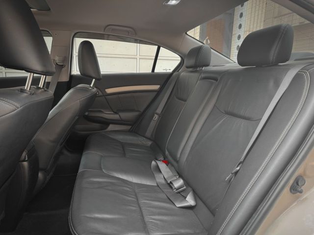 倒車顯影/倒車雷達/電動天窗/駕駛模式切換/中控影音/HID魚眼頭燈/恆溫空調  第10張相片