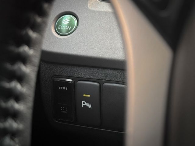 倒車顯影/倒車雷達/電動天窗/駕駛模式切換/中控影音/HID魚眼頭燈/恆溫空調  第11張相片