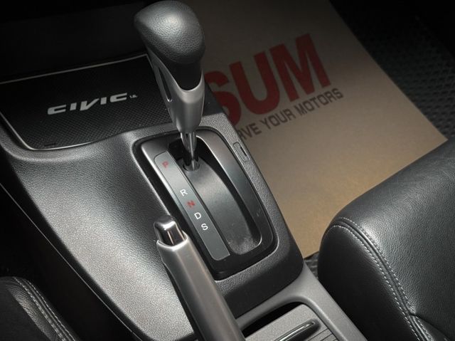 倒車顯影/倒車雷達/電動天窗/駕駛模式切換/中控影音/HID魚眼頭燈/恆溫空調  第12張相片