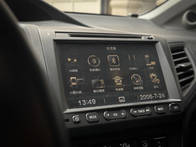 倒車顯影/倒車雷達/電動天窗/駕駛模式切換/中控影音/HID魚眼頭燈/恆溫空調  第14張相片
