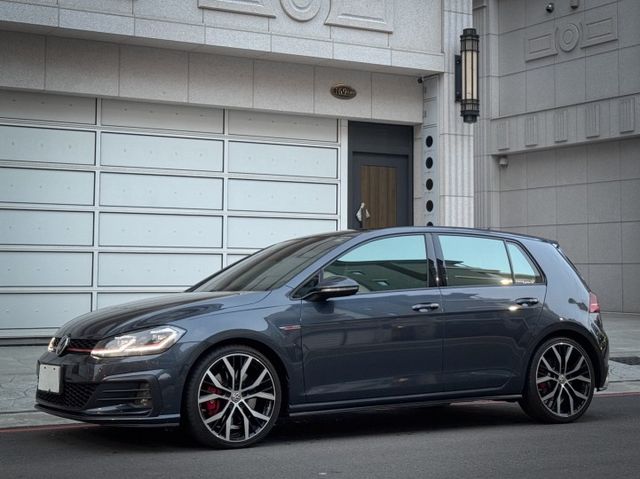 ACC跟車/車道偏移/液晶儀表板/電子手剎/原廠導航/Apple CarPlay/雙區恆溫空調/倒車顯影/全車雷達  第1張相片