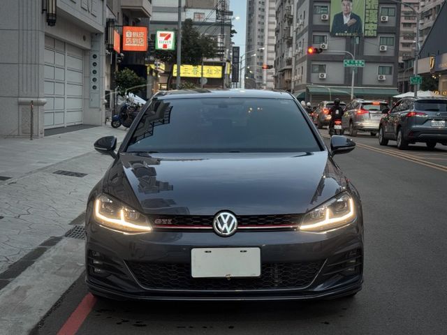 ACC跟車/車道偏移/液晶儀表板/電子手剎/原廠導航/Apple CarPlay/雙區恆溫空調/倒車顯影/全車雷達  第4張相片