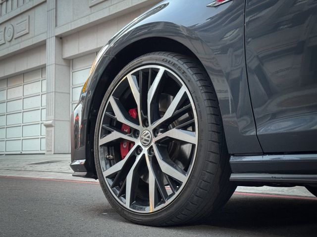 ACC跟車/車道偏移/液晶儀表板/電子手剎/原廠導航/Apple CarPlay/雙區恆溫空調/倒車顯影/全車雷達  第6張相片