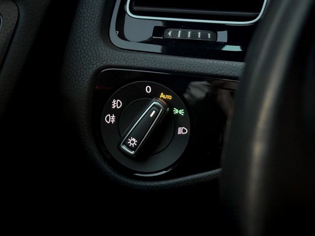 ACC跟車/車道偏移/液晶儀表板/電子手剎/原廠導航/Apple CarPlay/雙區恆溫空調/倒車顯影/全車雷達  第12張相片