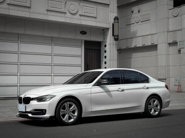 一鍵啟動/雙區恆溫空調/電動記憶座椅/電子排檔桿/自動光感應頭燈/改裝M3方向盤/改裝龍麟尾燈  第1張相片