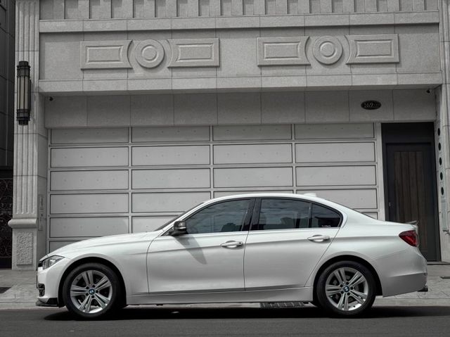 一鍵啟動/雙區恆溫空調/電動記憶座椅/電子排檔桿/自動光感應頭燈/改裝M3方向盤/改裝龍麟尾燈  第2張相片