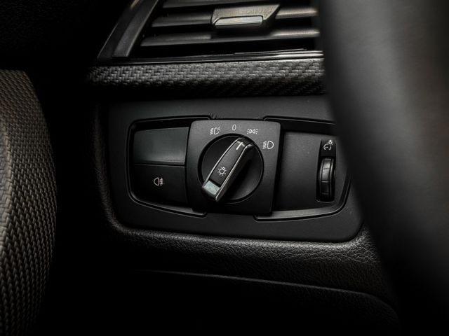 一鍵啟動/雙區恆溫空調/電動記憶座椅/電子排檔桿/自動光感應頭燈/改裝M3方向盤/改裝龍麟尾燈  第14張相片