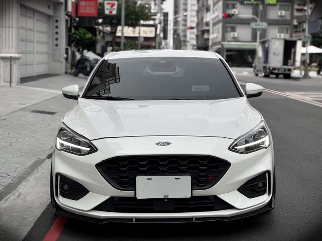 ACC跟車 | 車道偏移 | AEB自動煞停 | 一鍵啟動 | 雙區恆溫空調 | 雙前跑車座椅 |HUD抬頭顯示器  第4張相片