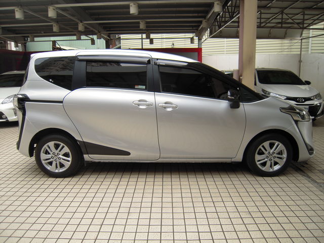 SIENTA 1.8  第4張相片