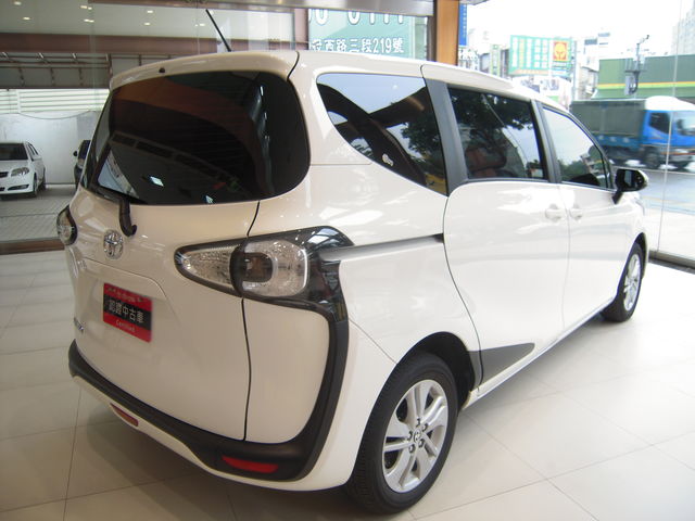 SIENTA 1.8  第5張相片