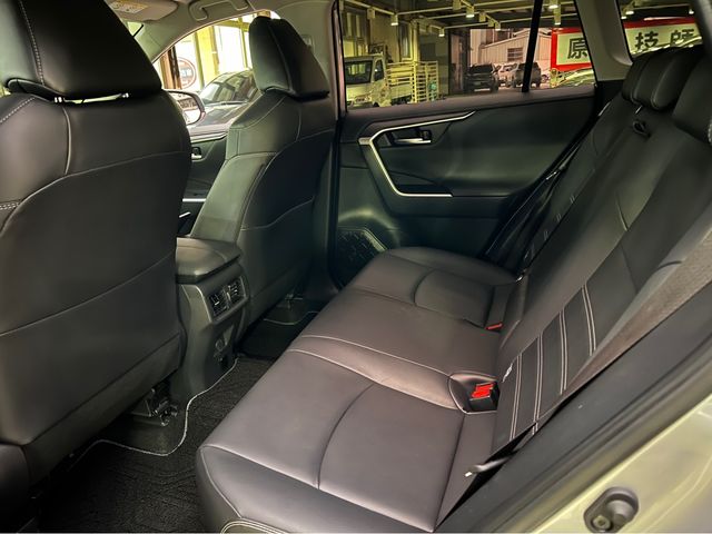 RAV4 2.0  第9張相片