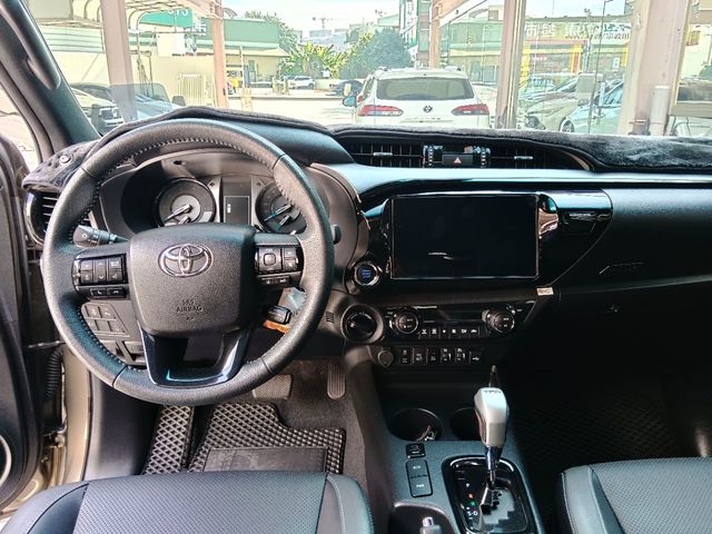 HILUX 2.8  第7張相片