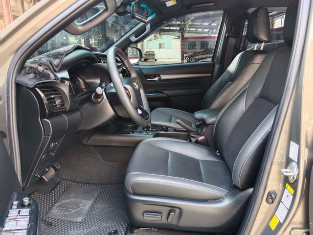 HILUX 2.8  第8張相片