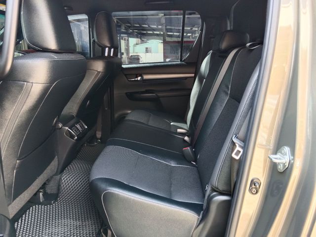 HILUX 2.8  第9張相片