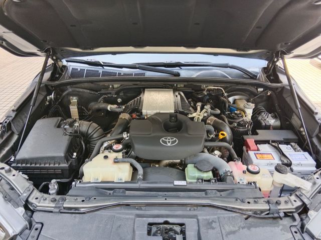 HILUX 2.8  第10張相片