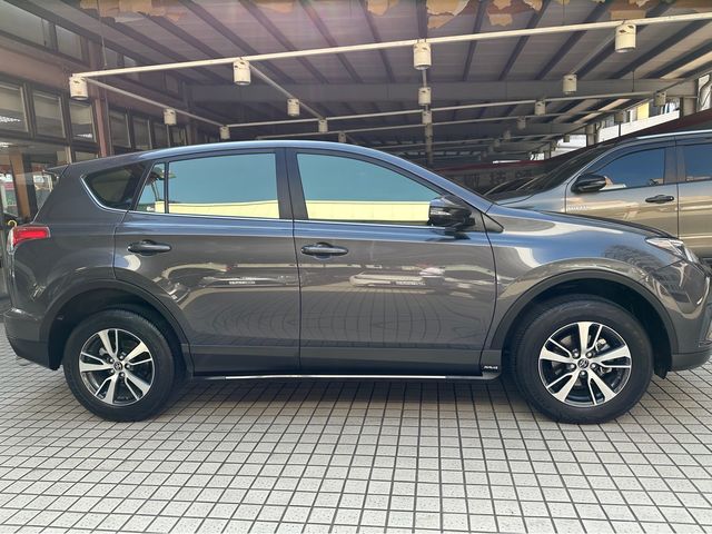 RAV4 2.0  第4張相片