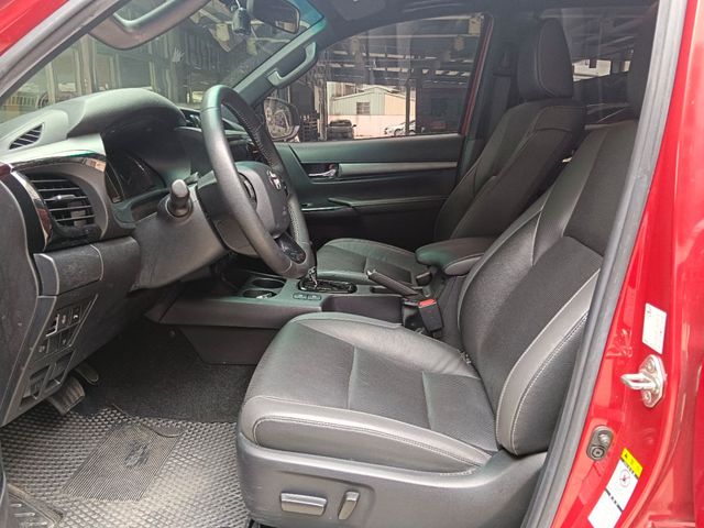 HILUX 2.8  第8張相片