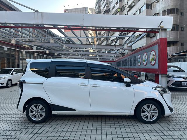 SIENTA 1.8  第4張相片