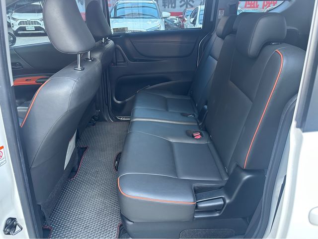 SIENTA 1.8  第8張相片