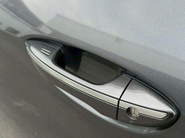 豪華版 雙環式儀表板 6安全氣囊 GARMIN影音主機 賞車另有優惠  第11張相片