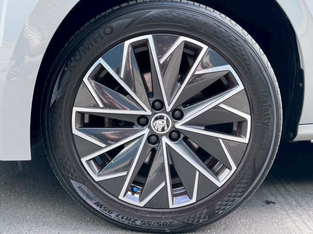 豪華動能版 玻璃頂 IKEY level2 後出風口 電尾門 盲點 1.0省稅又有動力安全性 小車性價比首選  第9張相片