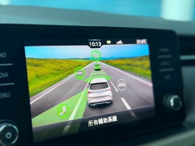 豪華動能版 玻璃頂 IKEY level2 後出風口 電尾門 盲點 1.0省稅又有動力安全性 小車性價比首選  第11張相片