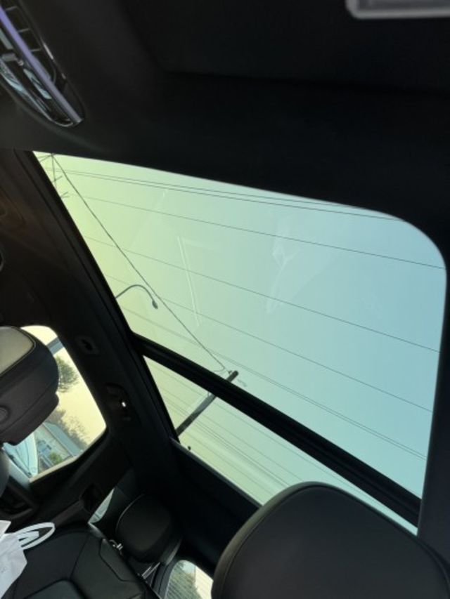 E3 重點選配 全景天窗 BOSE音響 環景 免鑰匙 引擎腳全新剛換 賞車另有優惠  第9張相片