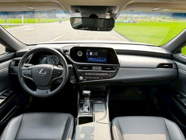 高級豪華房車 lv2跟車 雙區恆溫 鑽石地毯 豪華版 賞車另有優惠  第11張相片