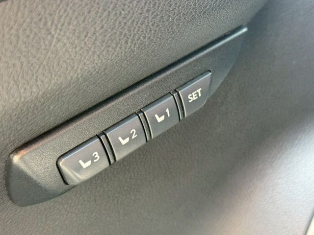 最便宜的F版 AWD 雙色內裝 賞車另有優惠  第13張相片