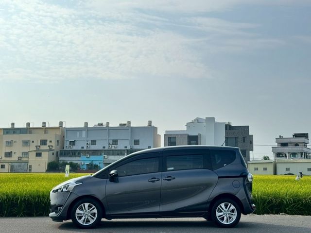 7人座 定速 導航 導車影像 一手車 賞車另有優惠價  第2張相片