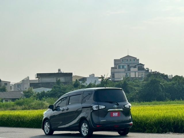 7人座 定速 導航 導車影像 一手車 賞車另有優惠價  第3張相片