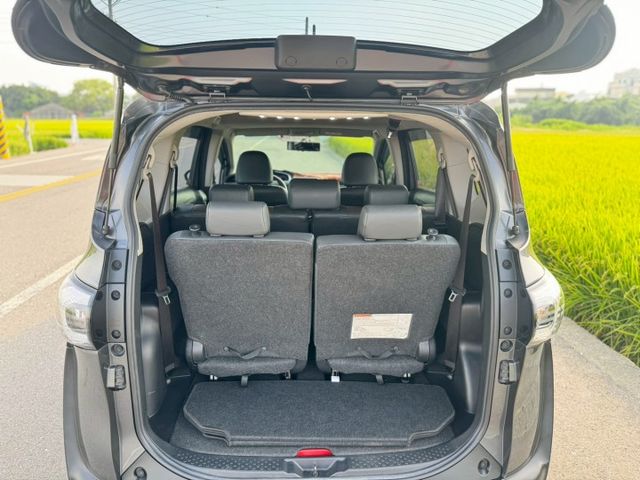 7人座 定速 導航 導車影像 一手車 賞車另有優惠價  第10張相片